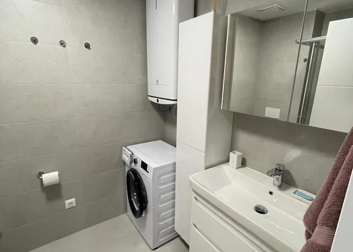 Apartment Oasis - Free Parking *