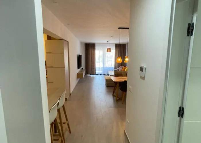 Oasis - Free Parking Makarska