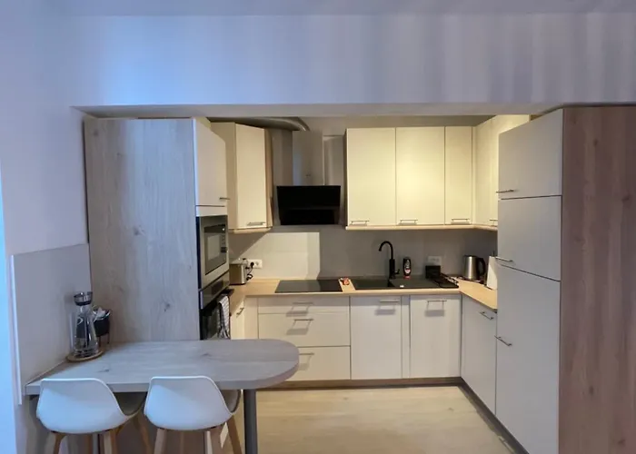 Oasis - Free Parking Makarska