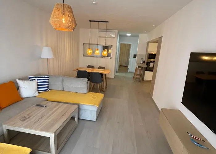 Oasis - Free Parking *