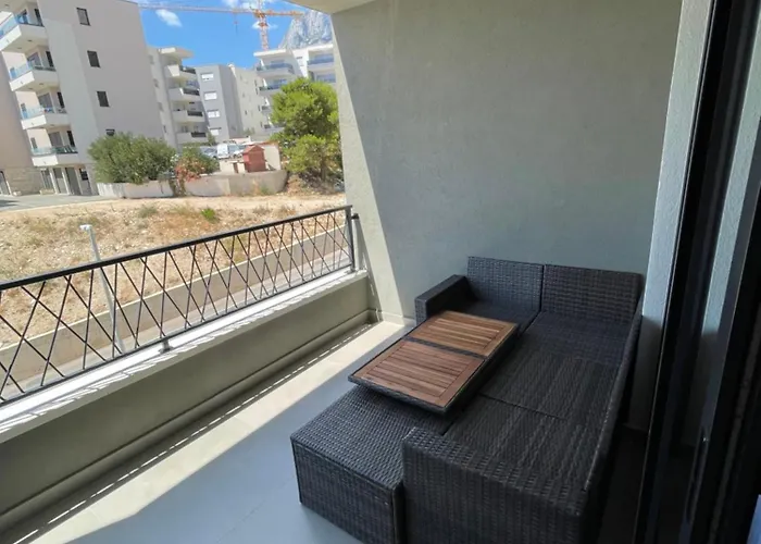 Oasis - Free Parking *